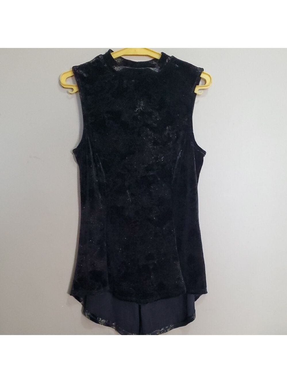 Black Collection Sleeveless Velvet Top Size Medium